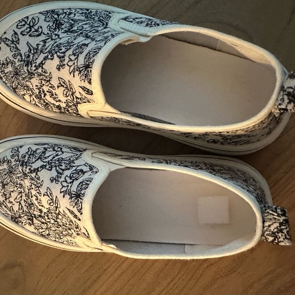 SHEIN Black and White Floral Slip-On Sneakers - Picture 7 of 9